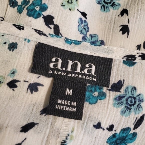 A.N.A. Floral Print Blouse Size Medium, comfy, casual, colorful - Picture 9 of 9